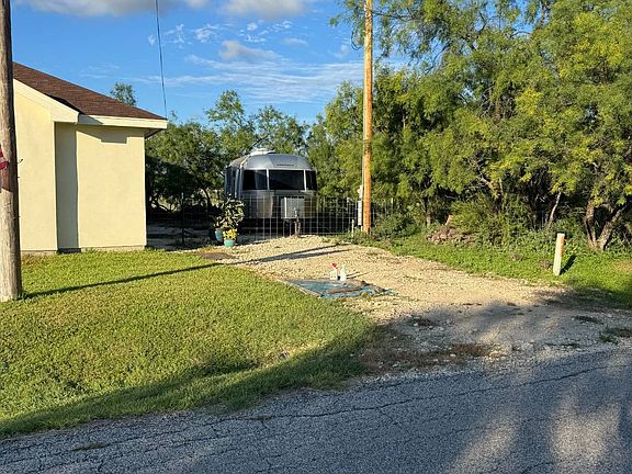 5th image of 453 Fairway Cir #27