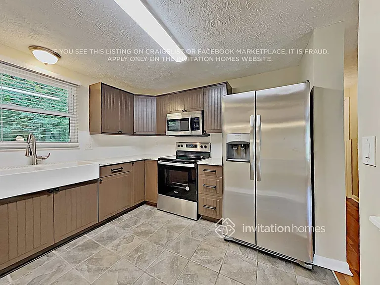 390 Hembree Forest Cir — Photo 7