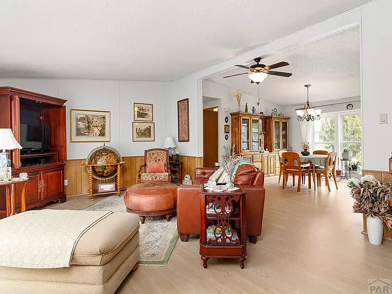 138 E Rolling Hills Dr — Photo 3