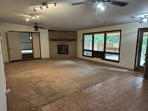4th image of 880 S 200th St