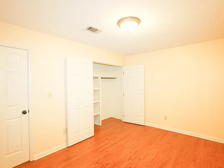 325 Mockingbird Ln — Photo 17