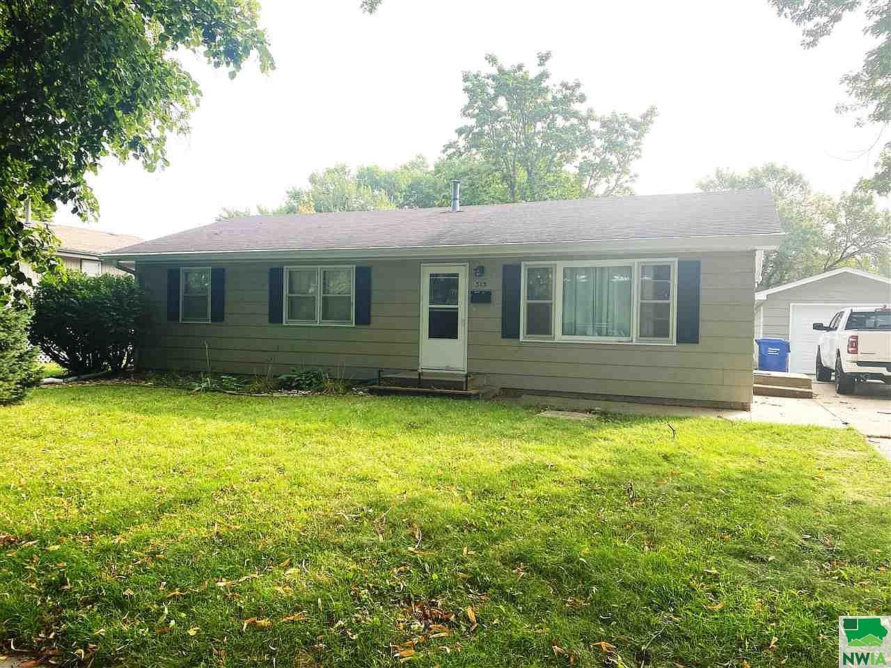 515 Prentis Ave, Vermillion, SD 57069 Zillow