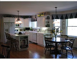3rd image of 8218 Ashington Dr