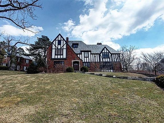 4th image of 1324 Woodstock Dr