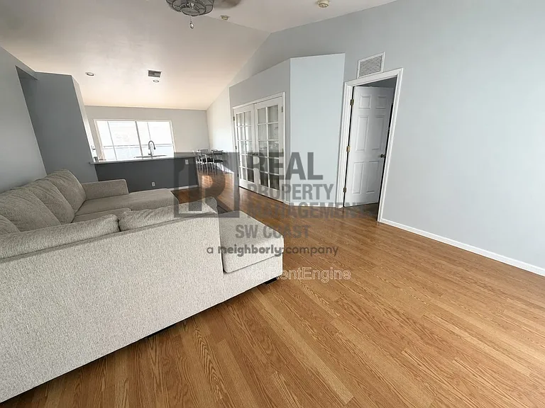 114 NW 13th Ave — Photo 3