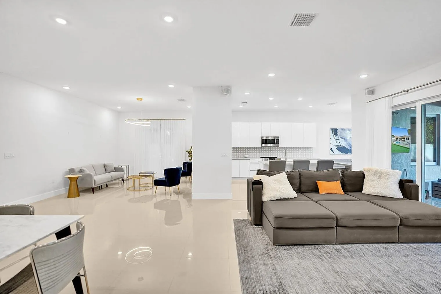 4 bed, 3.0 bath, 2486 sqft, $7,524 — Photo 1