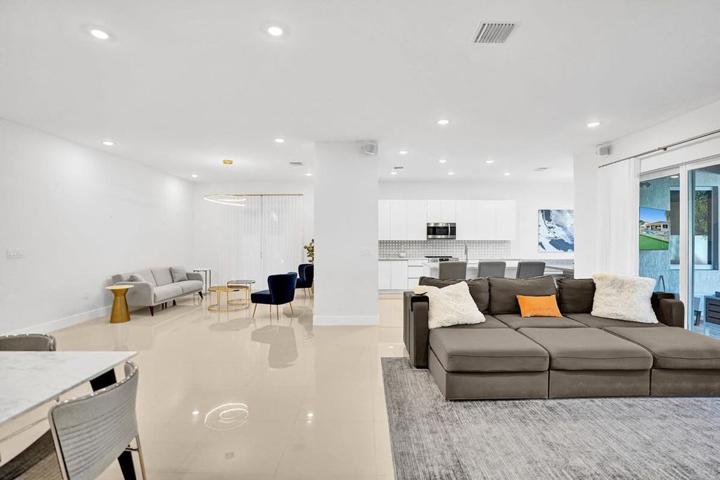 913 NE 6th St, Pompano Beach