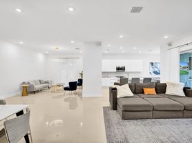 913 NE 6th St, Pompano Beach, FL