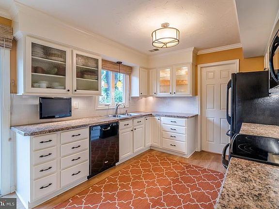 2nd image of 13157 Pavilion Ln