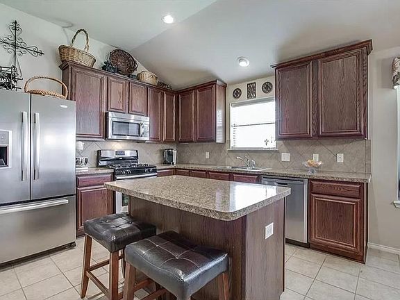 3rd image of 9012 Dry Creek Dr