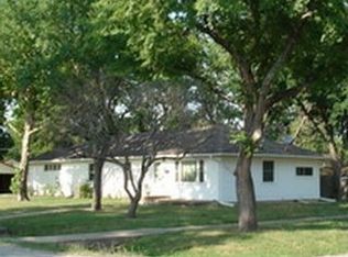 217 S 9th St, Burlington, KS 66839