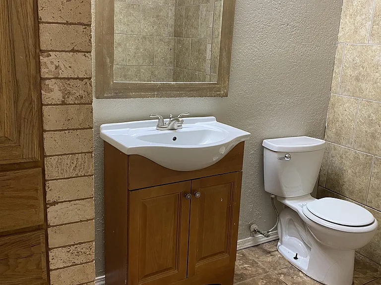 429 E Hillcrest Ln — Photo 16