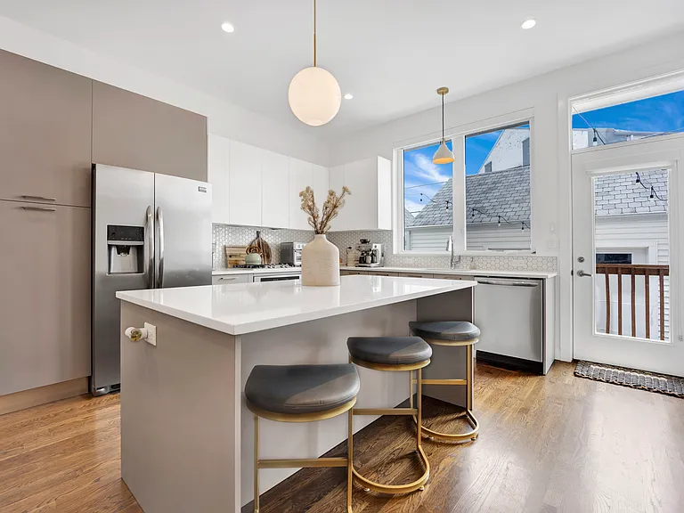 4415 W Waveland Ave — Photo 4