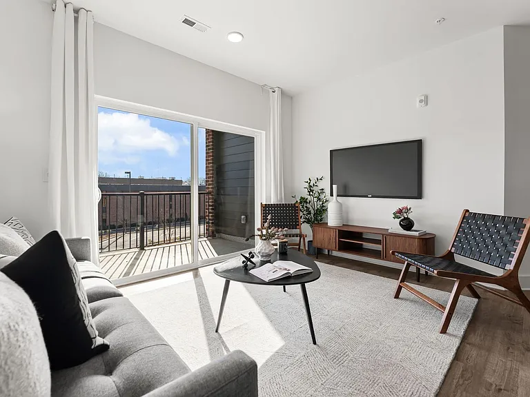 175 W Black St #201 — Photo 19