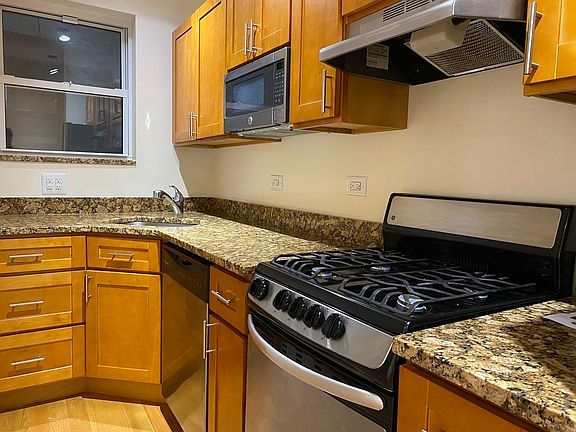 4th image of 107 E 2nd St APT 3