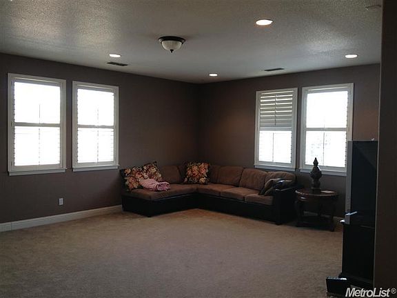 4th image of 520 Soaring Hawk Ct