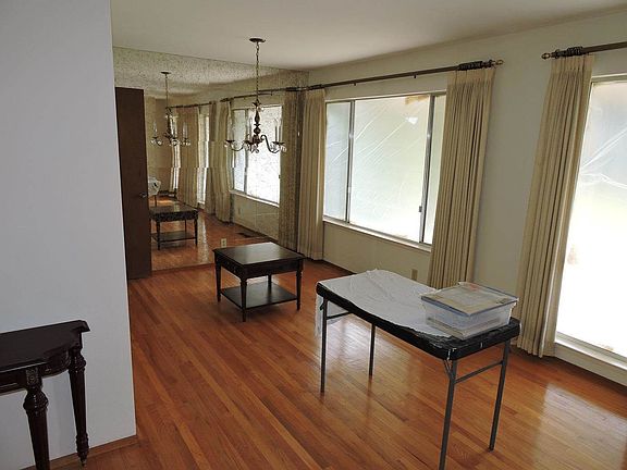 3rd image of 5908 Castano Dr