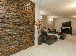 5000 69th St, Urbandale, IA 50322
