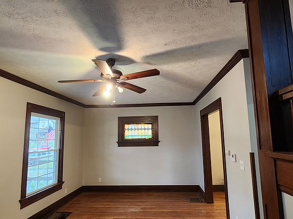 4th image of 629 Bowen St
