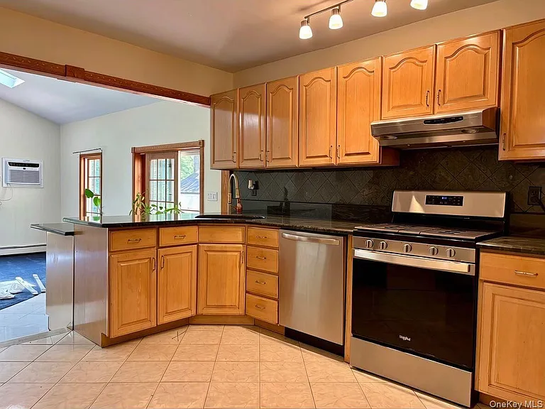 17 Alex Ln — Photo 10