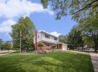 489 Old Creek Ct, Saline, MI 48176