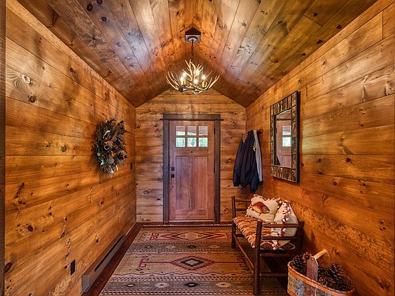 5th image of 36 Bay Ln