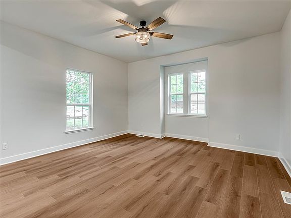 4th image of 517 E Perkins Ave