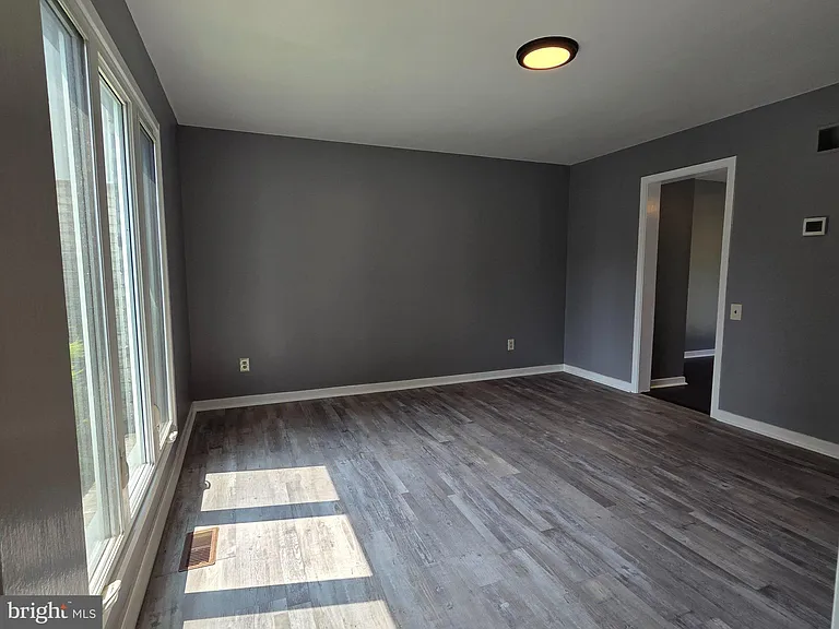 212 Fairhill Dr — Photo 5