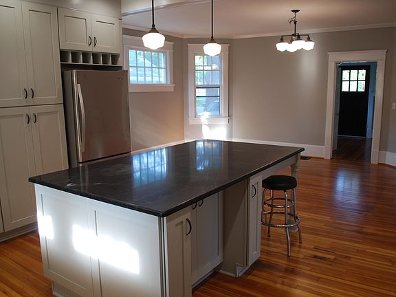 4th image of 728 Granville Dr