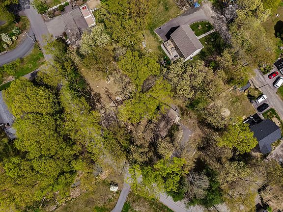 5th image of 46 Bailey Ln
