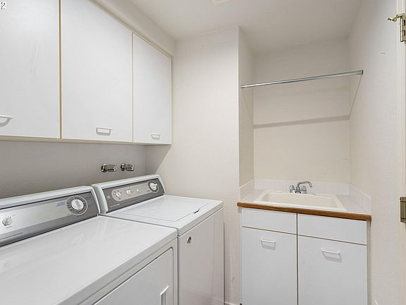 5th image of 16015 SE 32nd St