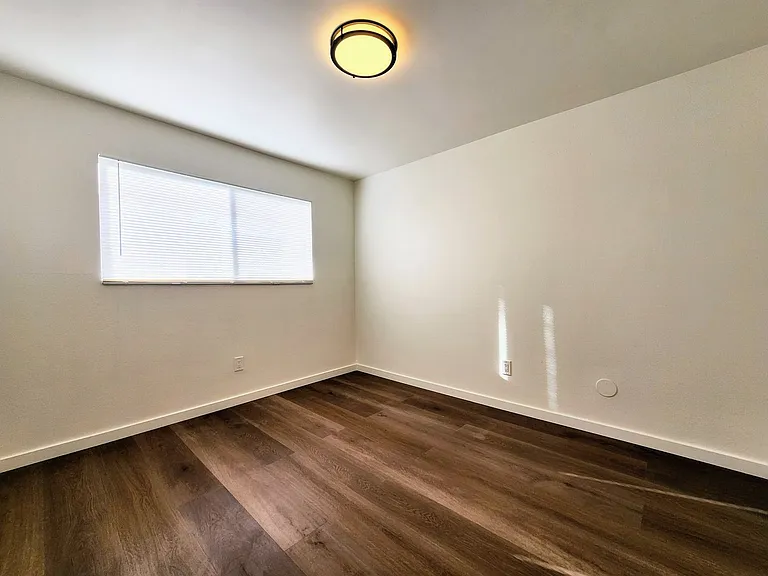 2437 Bethards Dr — Photo 16