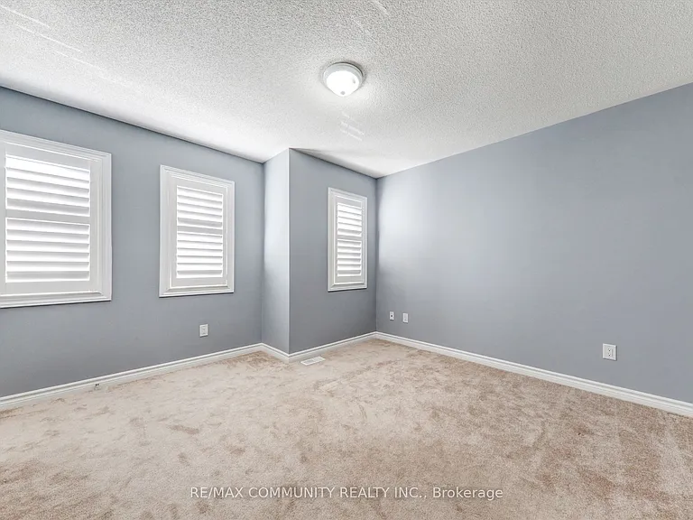 79 McRoberts Cres — Photo 27