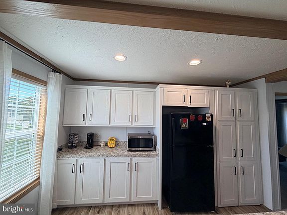 3rd image of 320 Valentine Dr