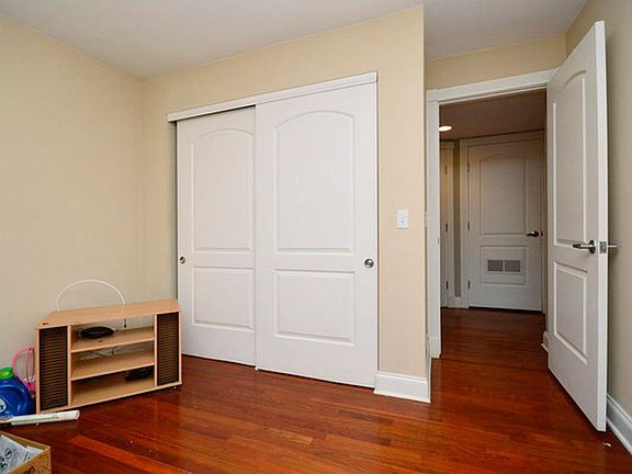 3rd image of 6615 S Woodlawn Ave #1N