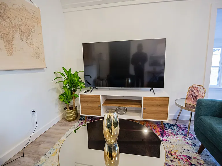 127B Howe St #2 — Photo 6