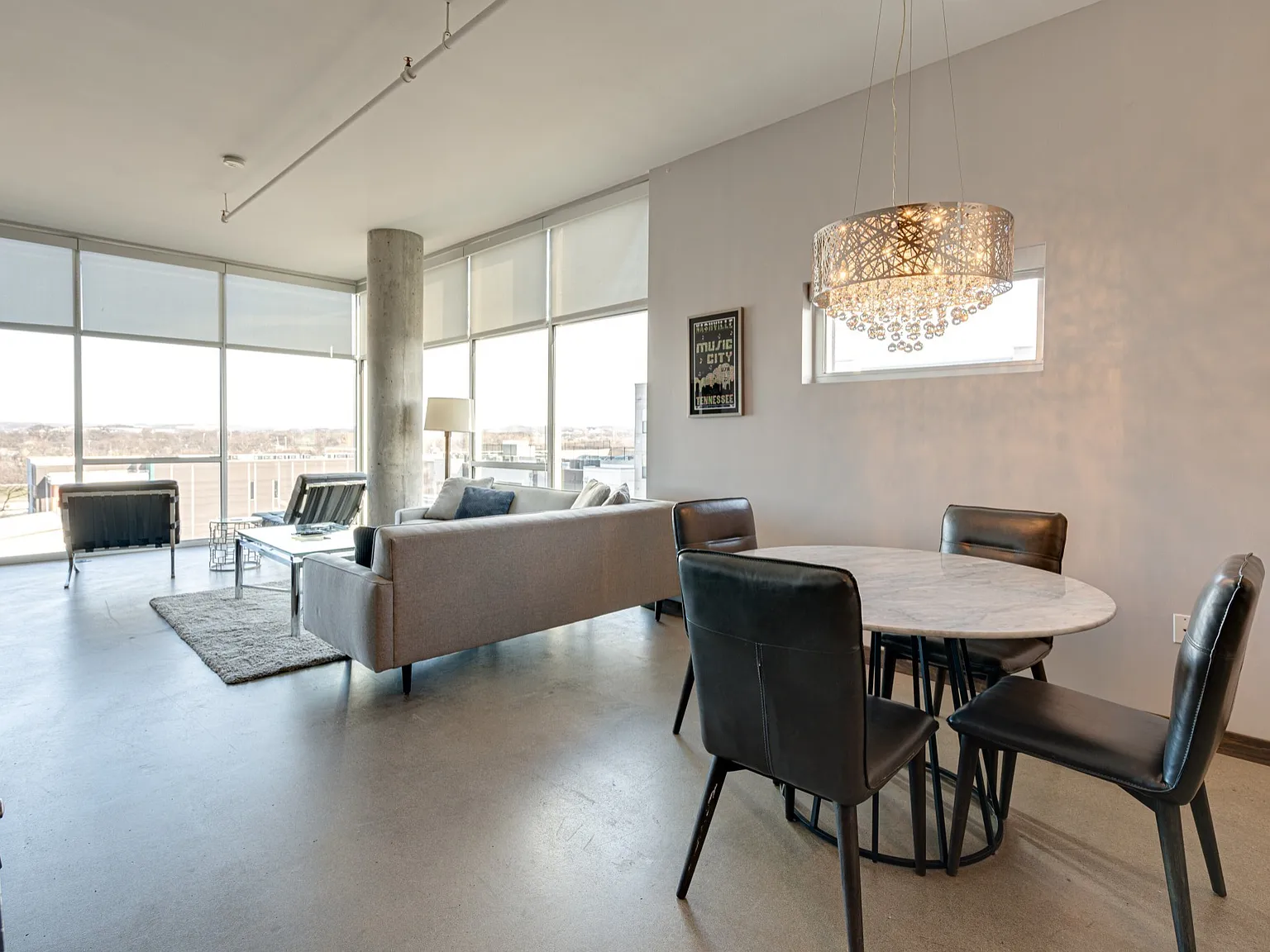 1 bed, 1.5 bath, 1050 sqft, $2,100 — Photo 3
