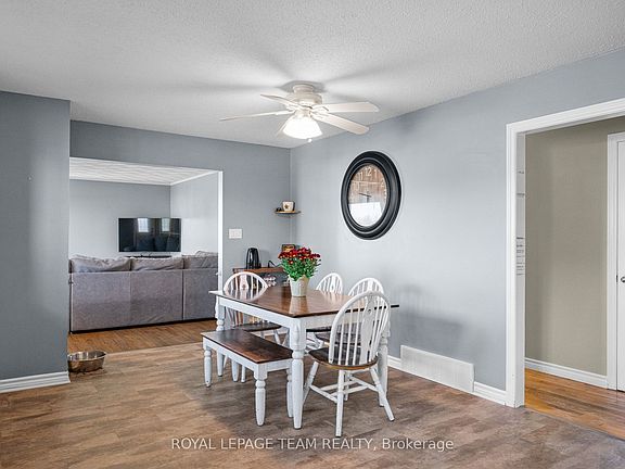 5th image of 906 Russell Rd