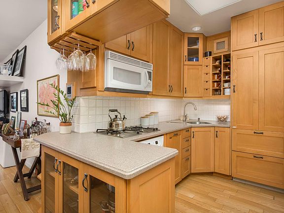 3rd image of 3 Hanover Sq APT 17E