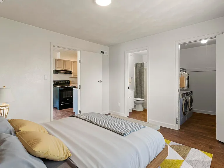 Green Door Apartments — Photo 18