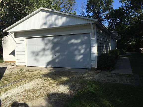 4th image of 121 W Riverdale Dr