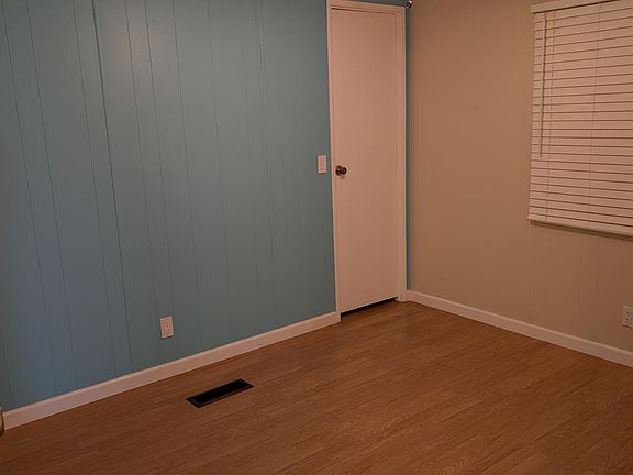 5th image of 908 N Matterhorn Rd