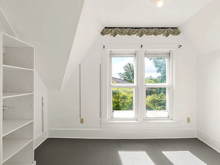 605 Terrace Ave — Photo 5