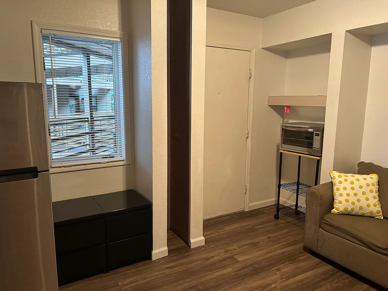 651 W Pacific Ave — Photo 4