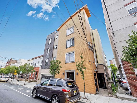 3rd image of 209 40th St APT 2C