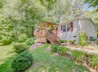 82 Rolling Oaks Dr, Hendersonville, NC 28791