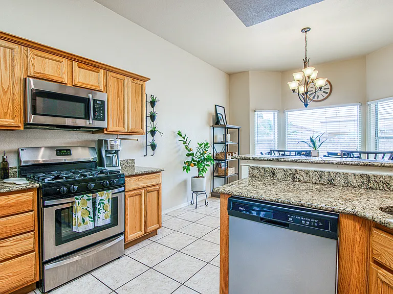 706 Lauren St — Photo 14