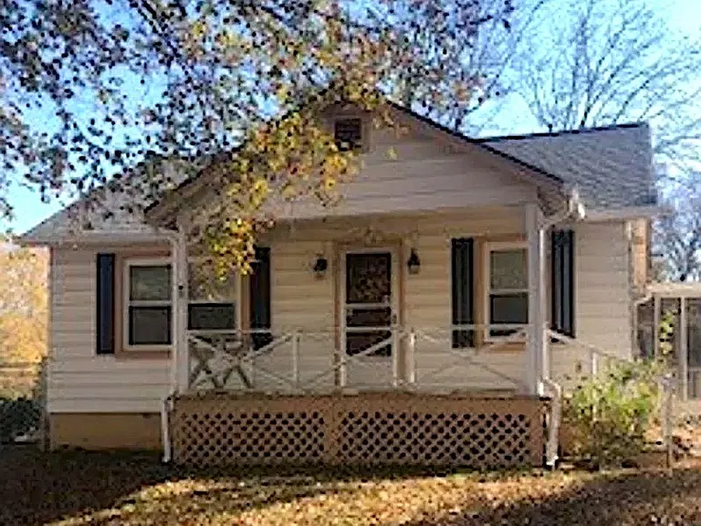 517 Burnett Ferry Rd SW — Photo 1