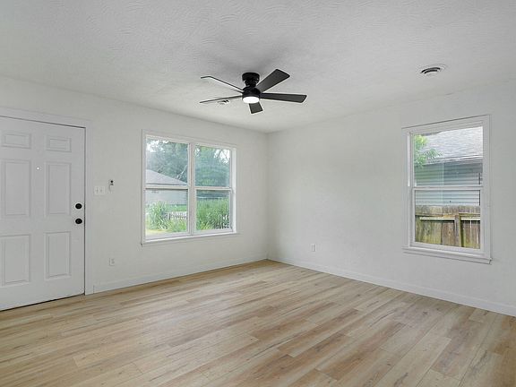 5th image of 3005 W Pacific Street