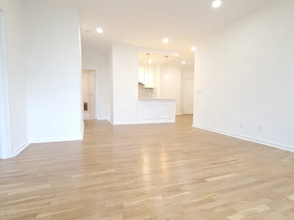 43 Van Wagenen Avenue image 2 of 14